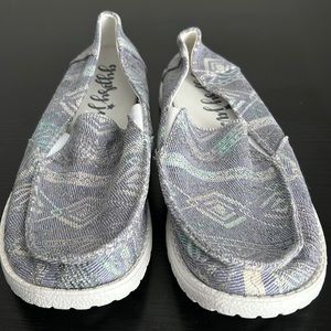 Gypsy Jazz slip on. Denim/metallic. Size 8.5